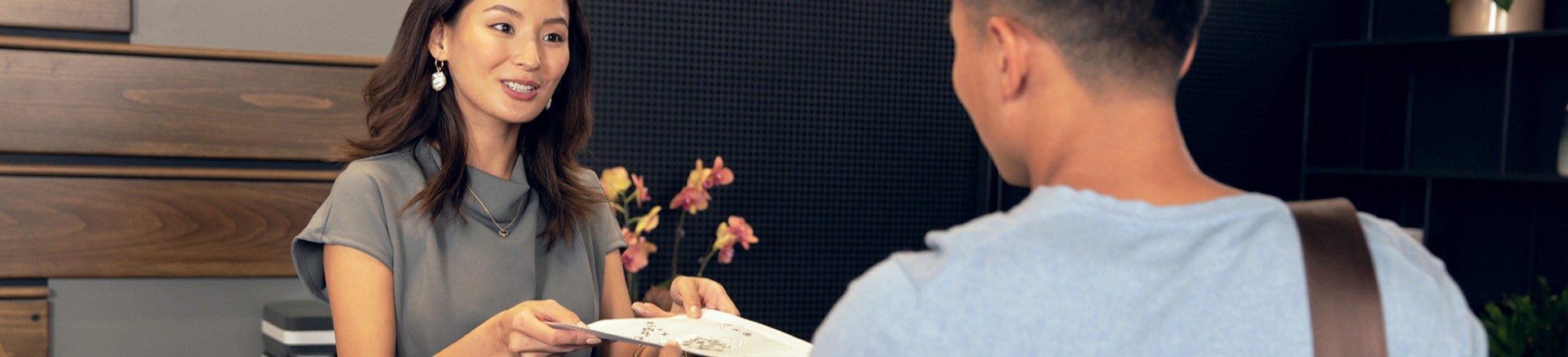 เราพร้อมมอบดีลที่น่าสนใจให้คุณ